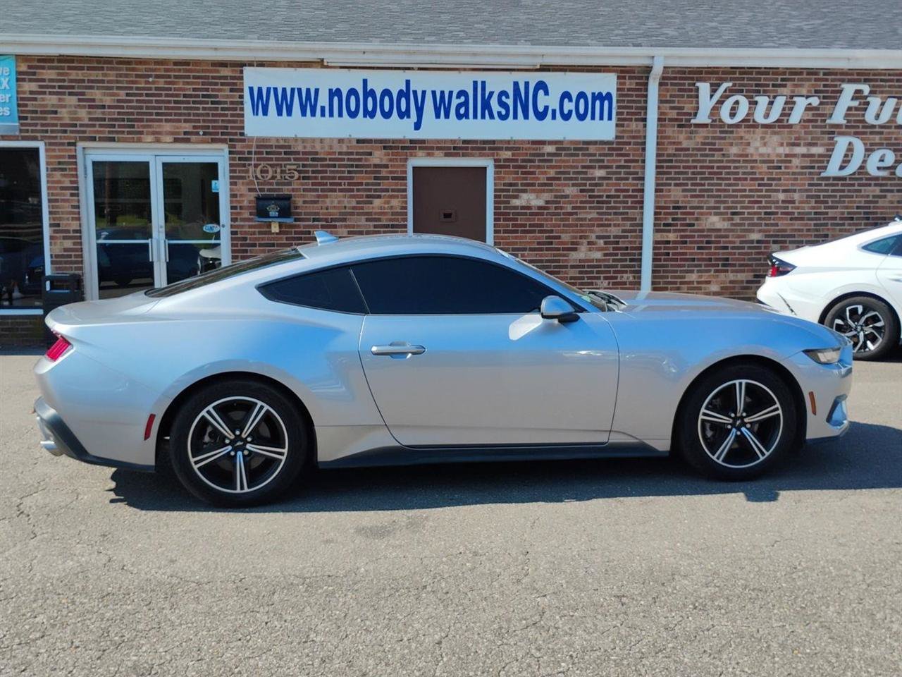 Used 2024 Ford Mustang Coupe RWD image 4