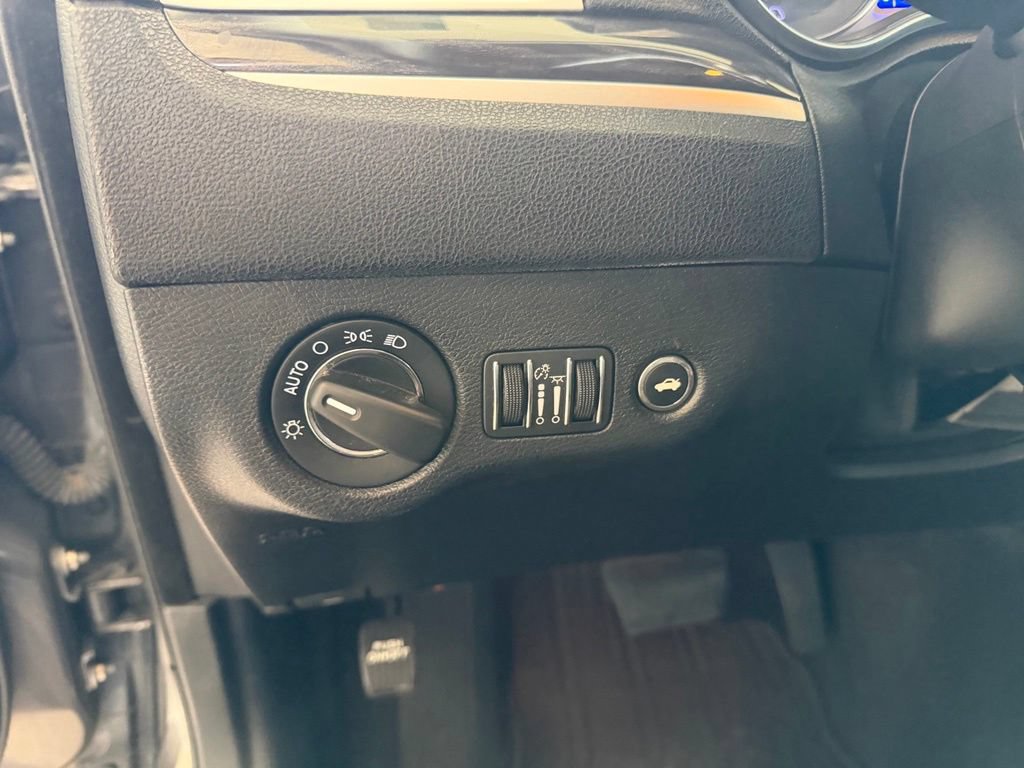 Used 2019 Chrysler 300 Touring w/ Sport Appearance Package RWD image 38