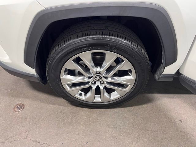 Used 2021 Toyota RAV4 XLE Premium w/ Carpet Mat Package (TMS) image 29