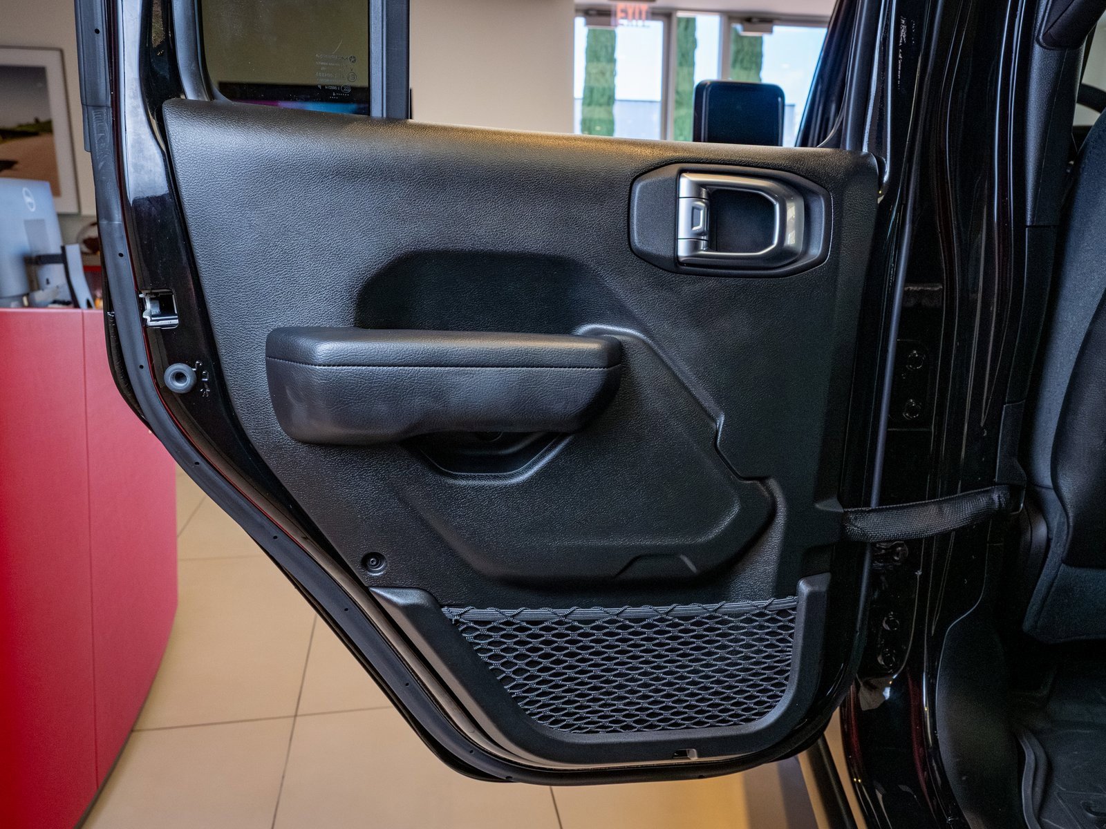 Used 2024 Jeep Wrangler Unlimited Rubicon image 13