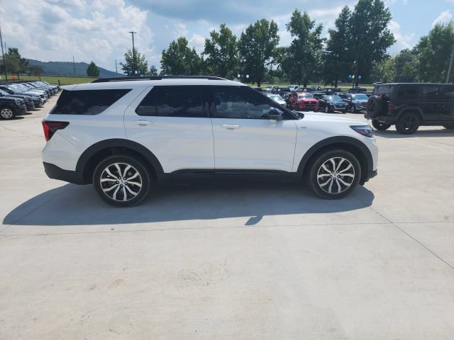 Certified 2025 Ford Explorer ST-Line AWD/4WD image 18