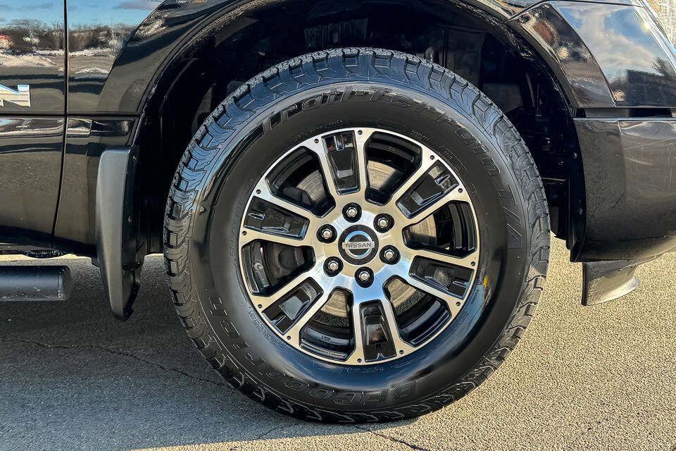 Used 2021 Nissan Titan SV w/ Accessory Utility Package image 10