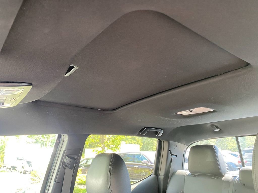 Used 2018 Toyota Tacoma TRD Off-Road w/ Technology Package AWD/4WD image 24