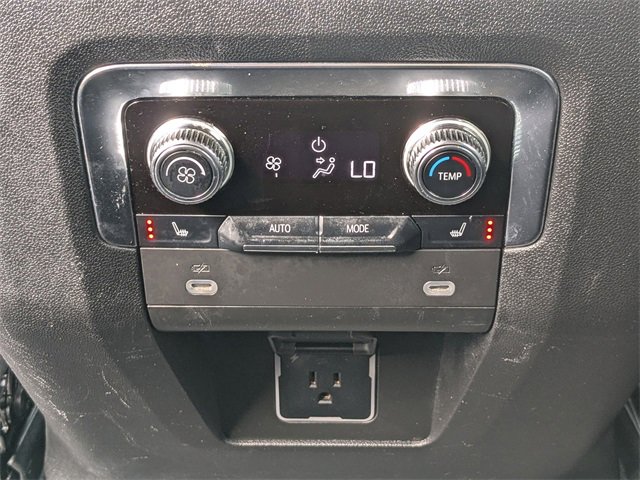 Used 2024 GMC Yukon XL Denali image 17