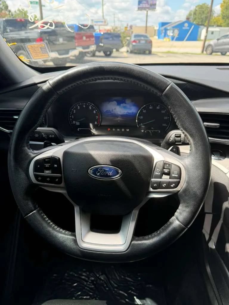 Used 2020 Ford Explorer XLT w/ Equipment Group 202A RWD image 11