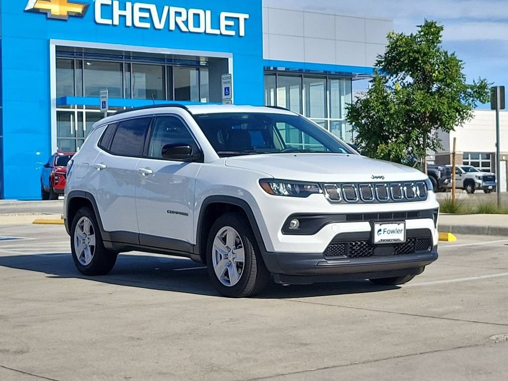 Used 2022 Jeep Compass Latitude FWD image 2