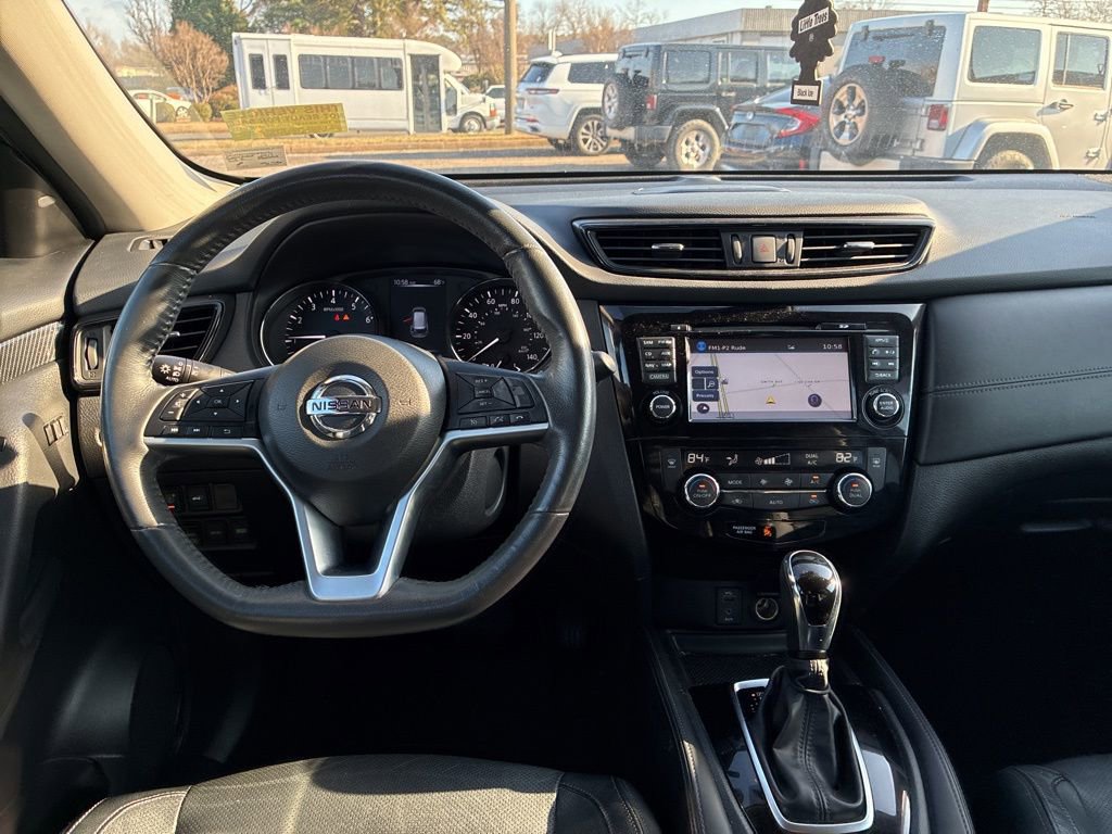 Used 2017 Nissan Rogue SL w/ SL Premium Package image 23