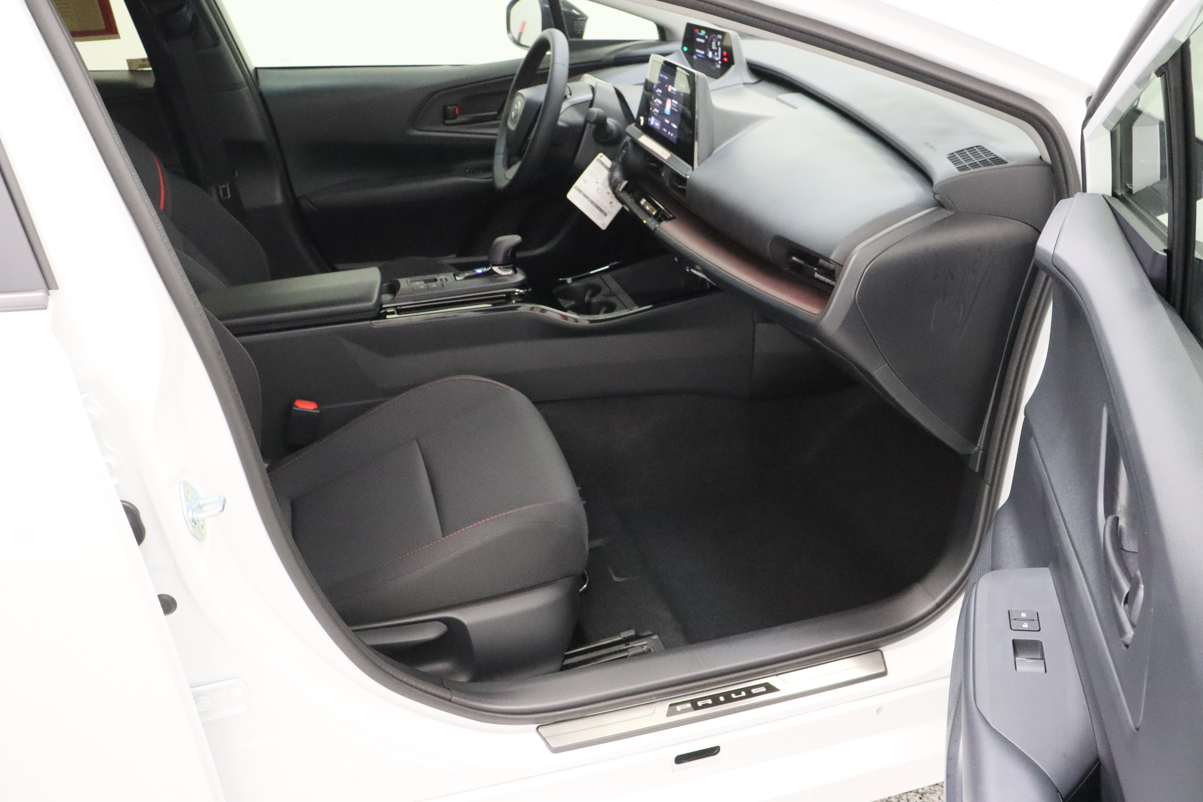 Certified 2026 Toyota Prius Plug-In Hybrid FWD image 34