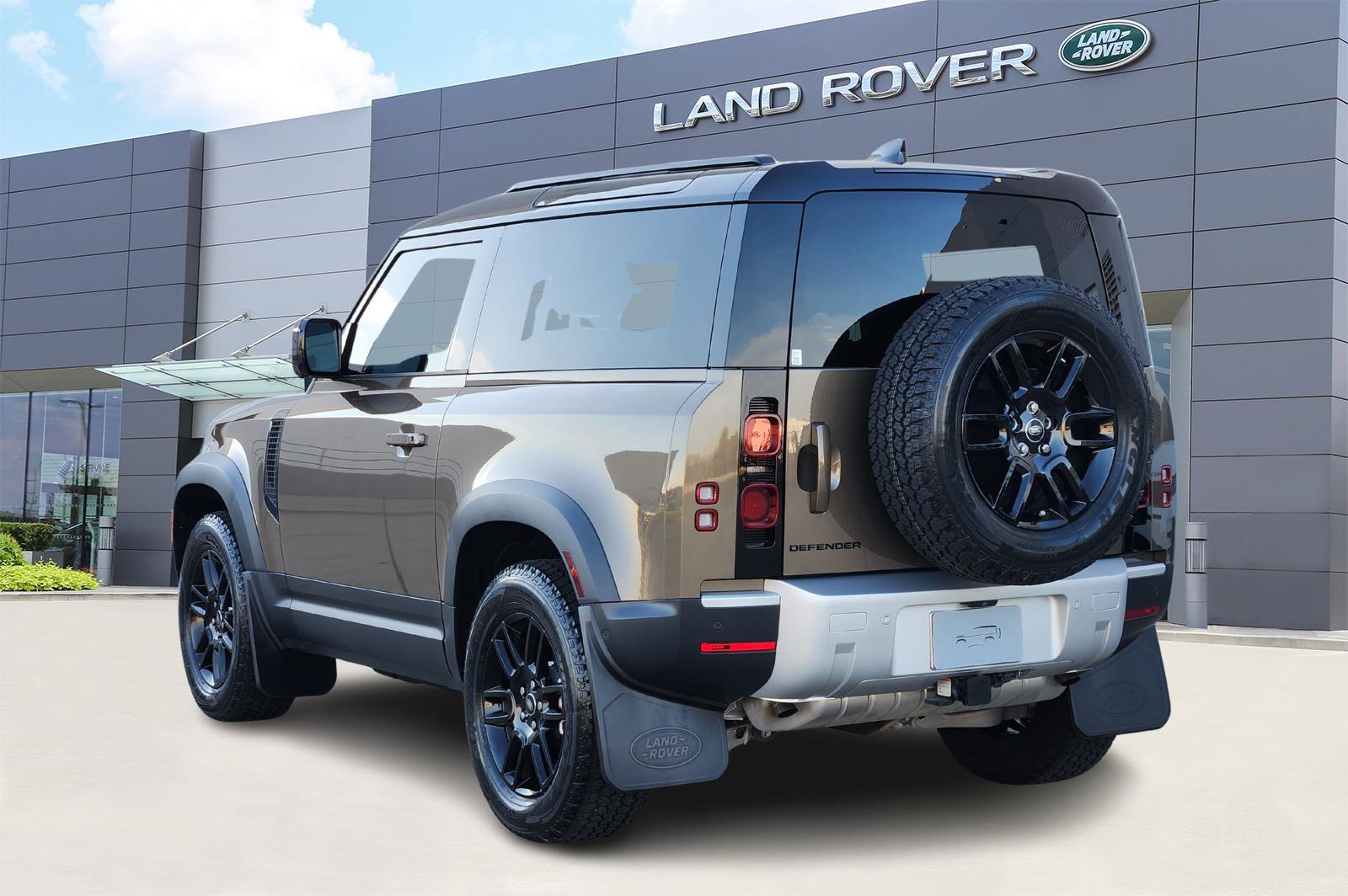 Certified 2025 Land Rover Defender 90 S image 4