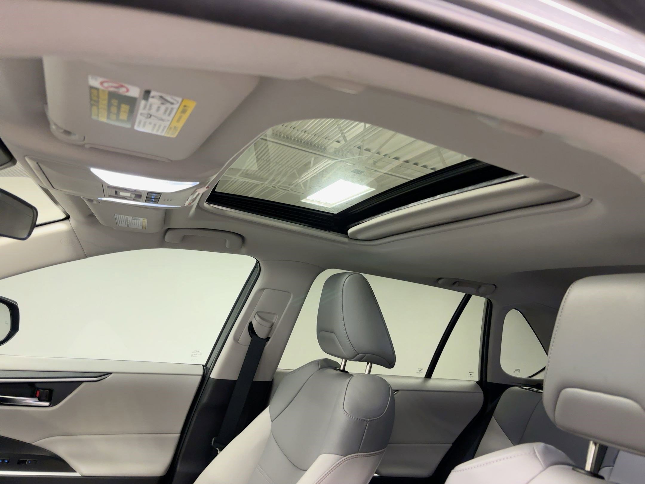 Used 2022 Toyota RAV4 XLE Premium image 16