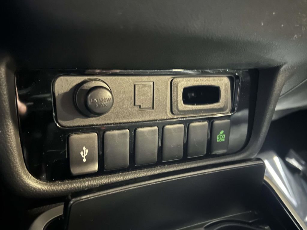 Used 2020 Mitsubishi Outlander LE image 23