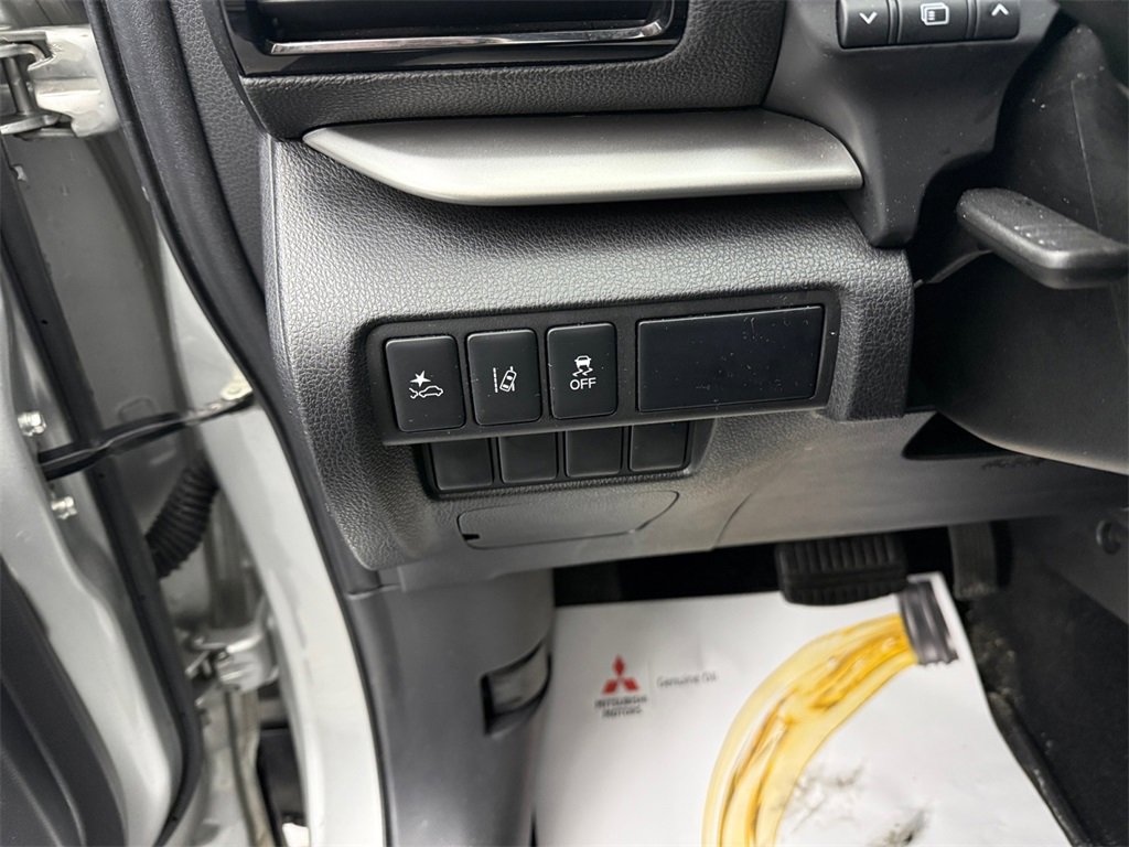 Used 2022 Mitsubishi Eclipse Cross SE image 28