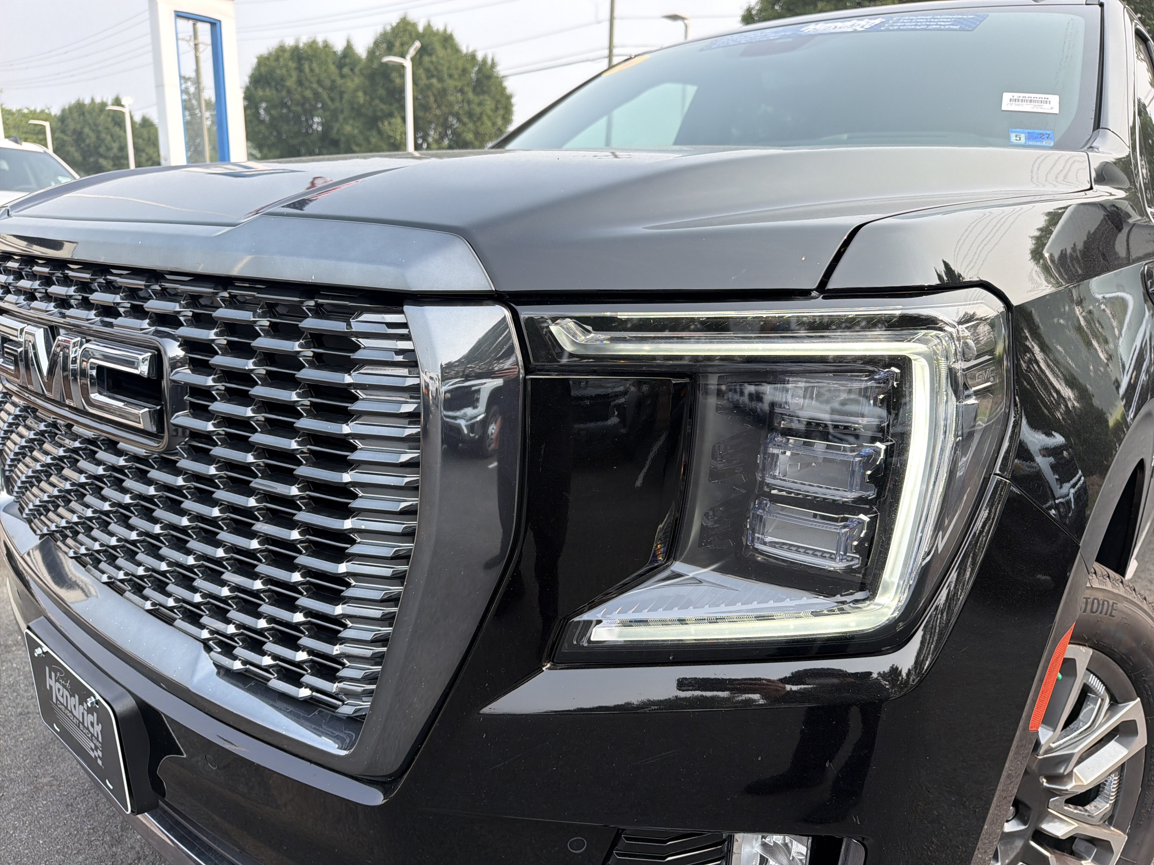 Used 2024 GMC Yukon XL Denali Ultimate AWD/4WD image 6