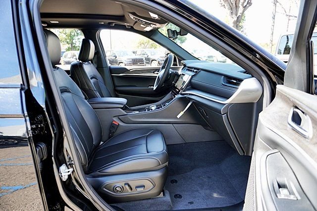 New 2026 Jeep Grand Cherokee Limited w/ Luxury Tech Group II image 14
