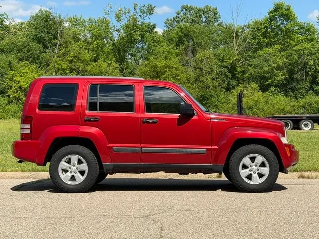 Used 2009 Jeep Liberty Sport AWD/4WD image 27