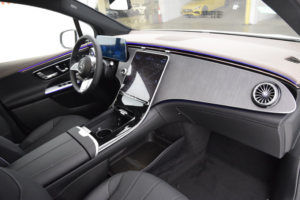 New 2027 Mercedes-Benz EQE 320 4MATIC SUV image 15