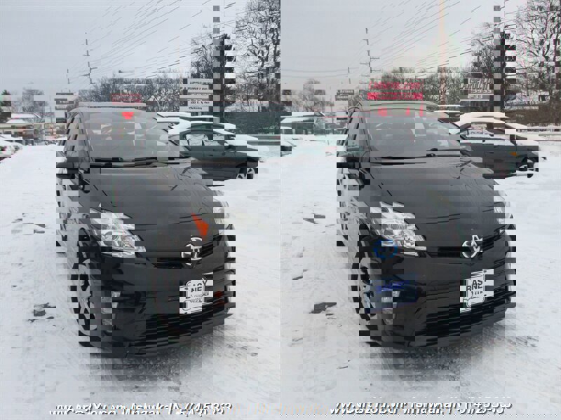 Used 2015 Toyota Prius Five FWD image 1