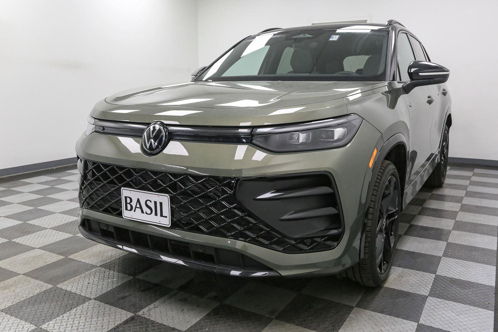 New 2026 Volkswagen Tiguan SE R-Line image 4