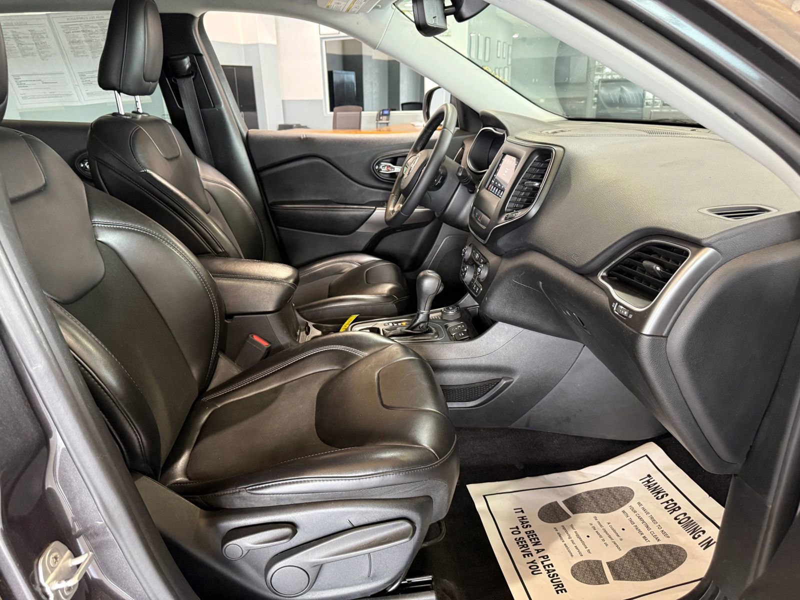 Used 2019 Jeep Cherokee Latitude Plus w/ Comfort/Convenience Group image 12