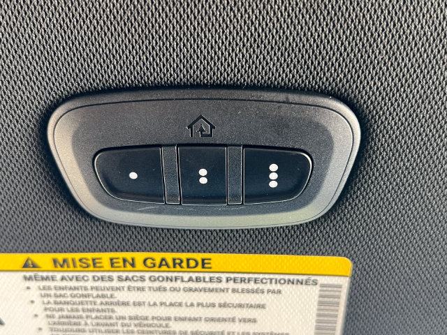 Used 2025 Chrysler Pacifica Limited FWD image 35