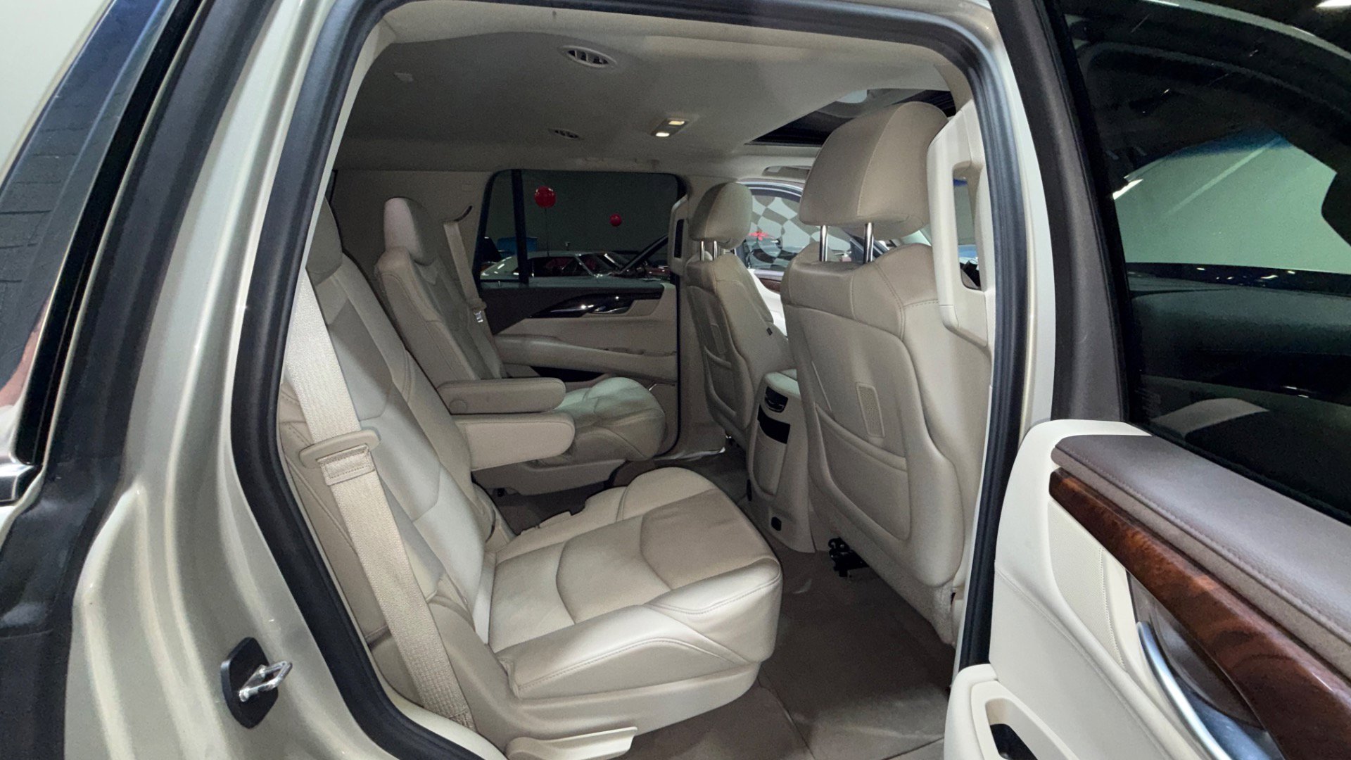 Used 2015 Cadillac Escalade Luxury image 71