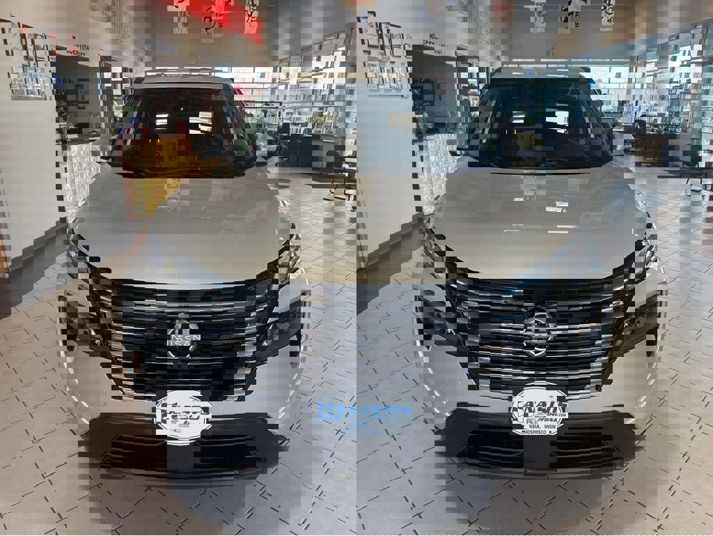 Used 2024 Nissan Rogue SV image 2