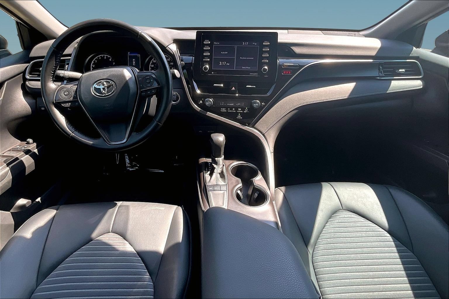Used 2024 Toyota Camry SE w/ Convenience Package FWD image 7
