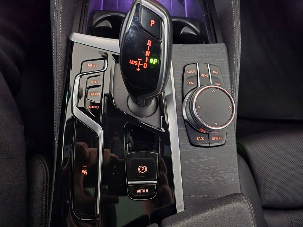 Used 2022 BMW 530i xDrive w/ M Sport Package image 18