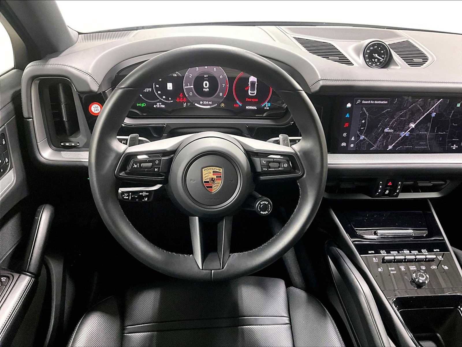 Used 2025 Porsche Cayenne Coupe image 16