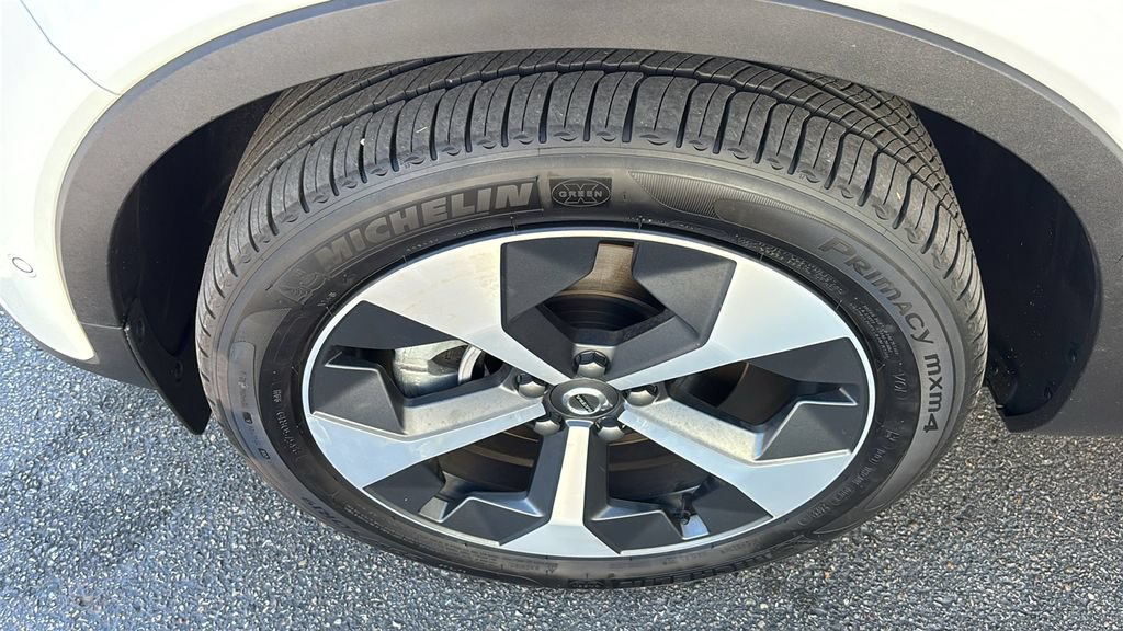 Certified 2026 Volvo XC40 B5 Plus AWD/4WD image 33