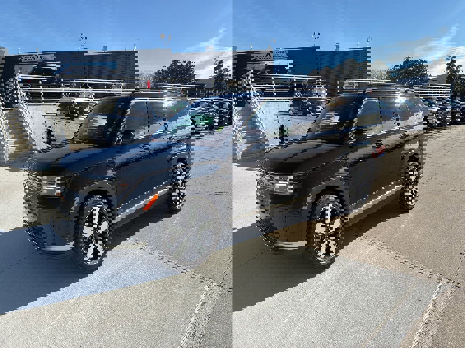 Used 2024 Hyundai Santa Fe Limited image 1