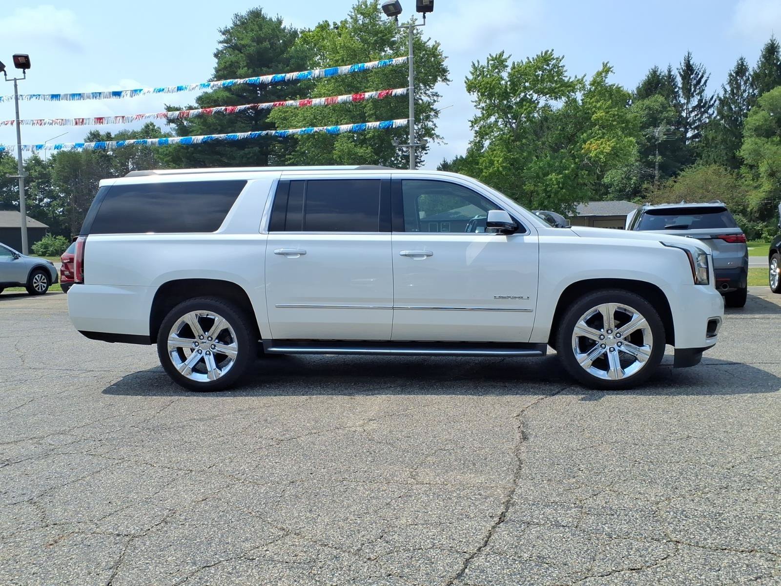 Used 2017 GMC Yukon XL Denali w/ Open Road Package AWD/4WD image 28
