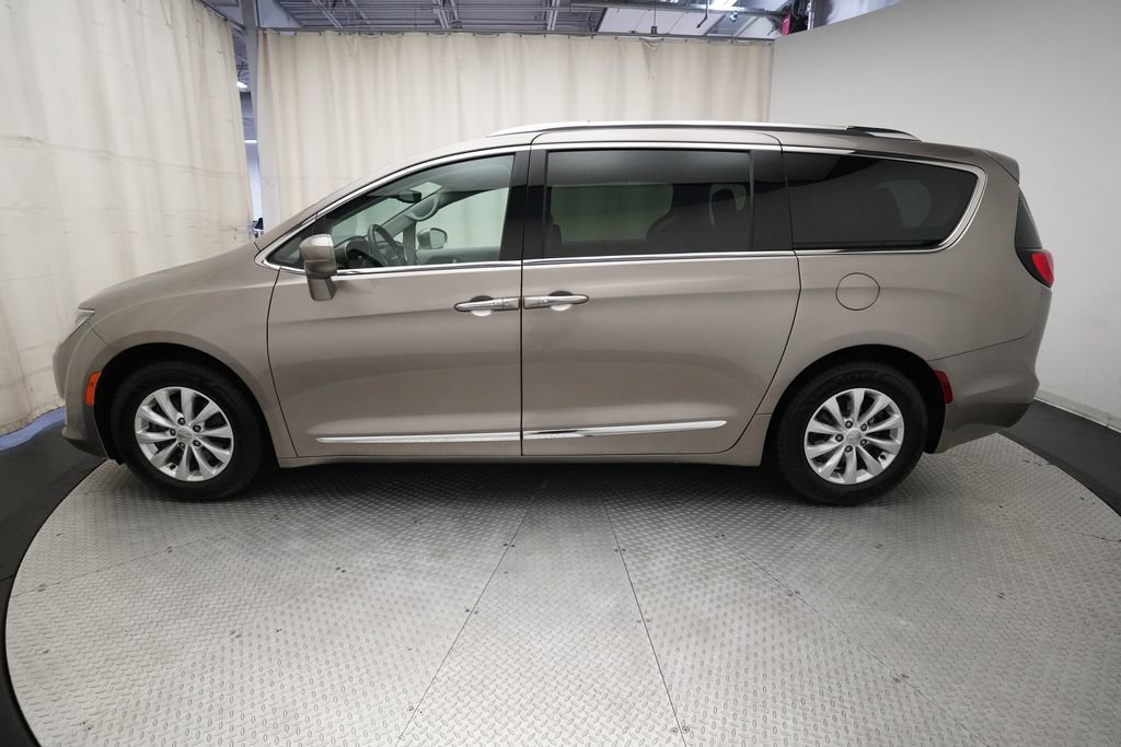 Used 2018 Chrysler Pacifica Touring-L w/ Premium Audio Group image 25