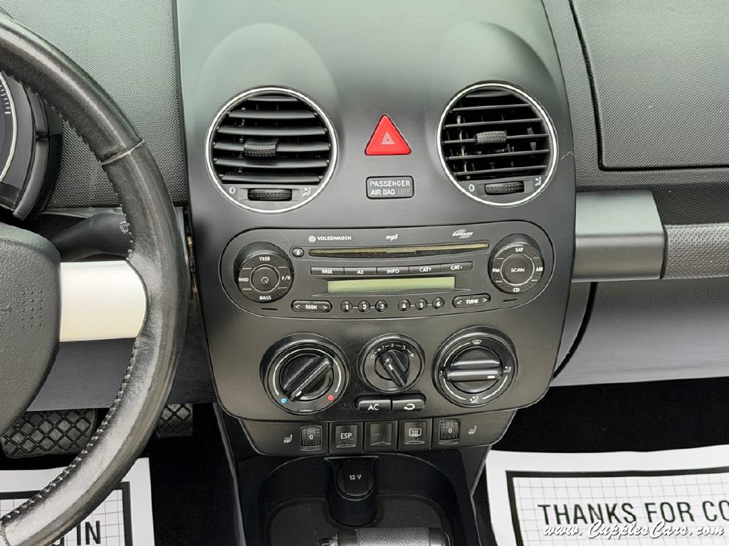 Used 2010 Volkswagen Beetle Final Edition FWD image 21