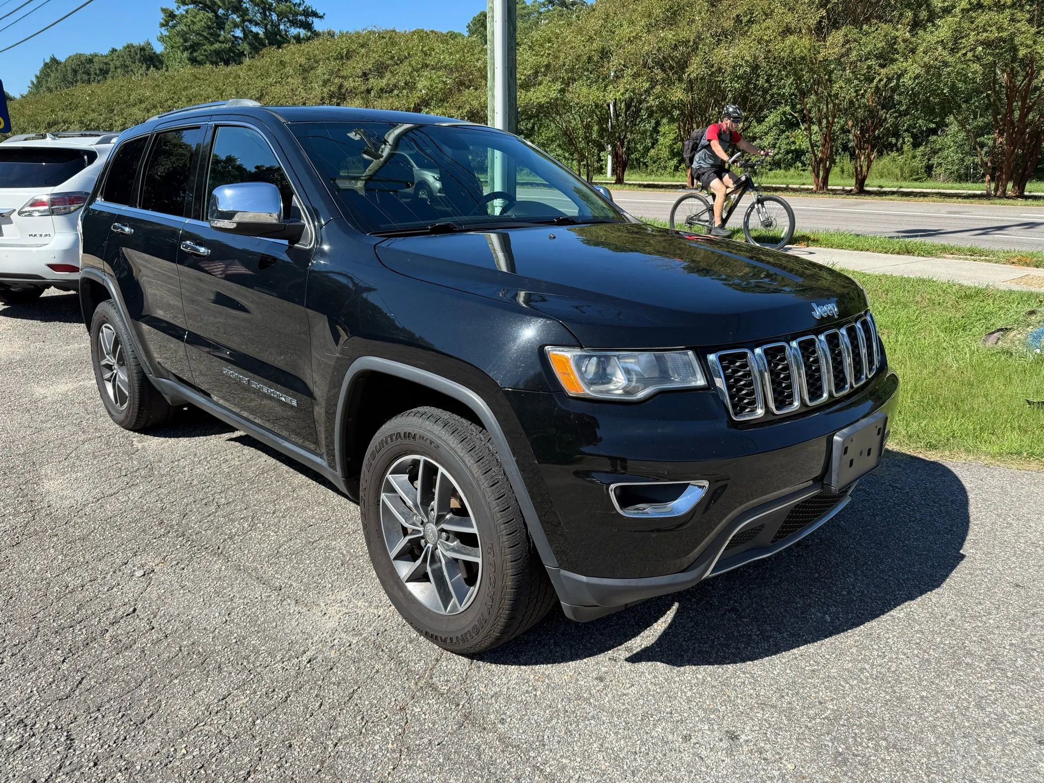 Used 2018 Jeep Grand Cherokee Limited image 3