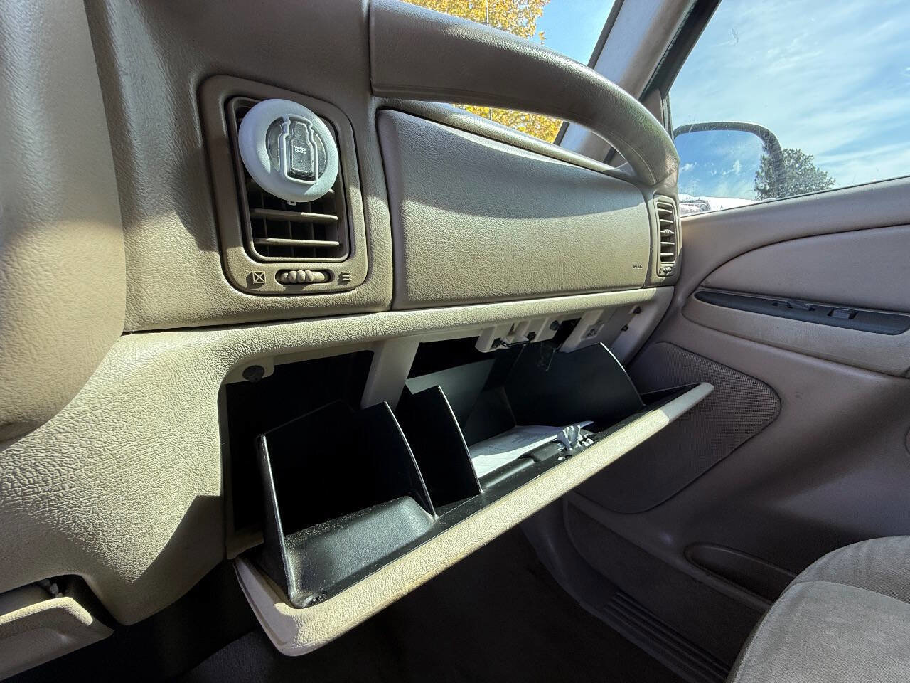 Used 2005 Chevrolet Avalanche LS w/ Chrome Exterior Package image 25