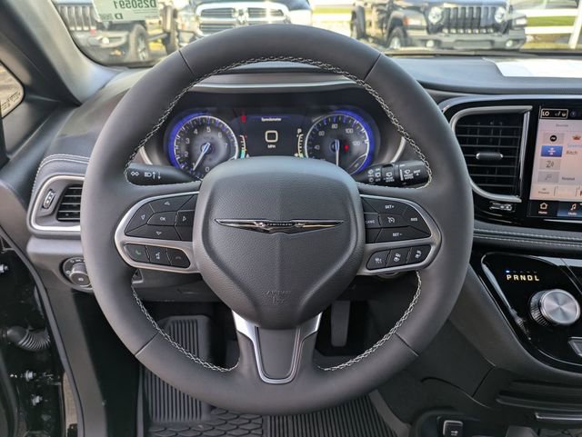 New 2025 Chrysler Pacifica Select image 19