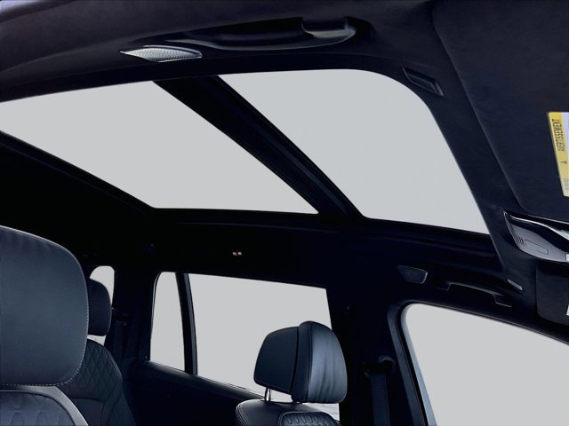 Used 2025 BMW X7 M60i w/ Executive Package image 17