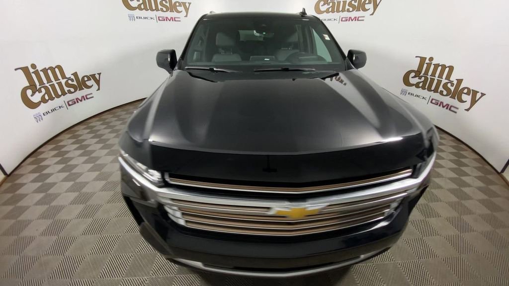 Used 2023 Chevrolet Suburban High Country w/ Advanced Technology Package AWD/4WD image 3
