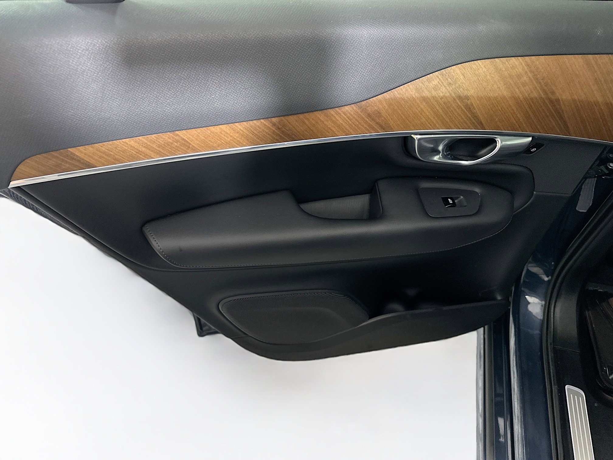 Used 2023 Volvo XC90 B6 Plus w/ Protection Package Premier image 26