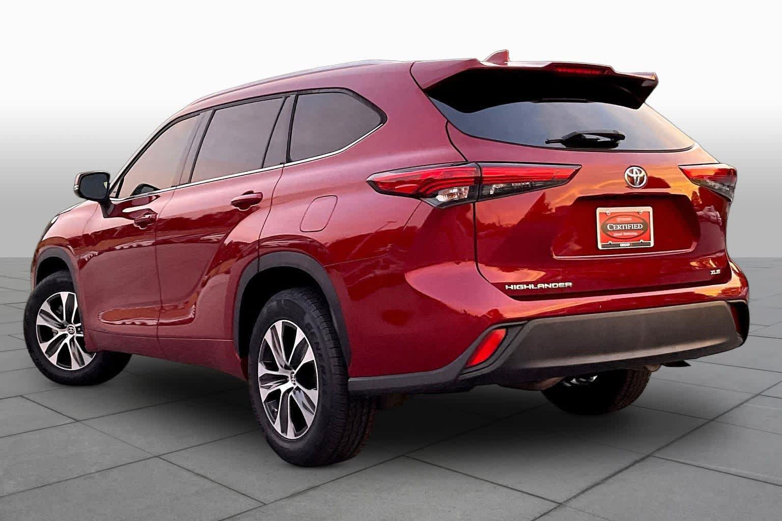 Used 2022 Toyota Highlander XLE FWD image 12