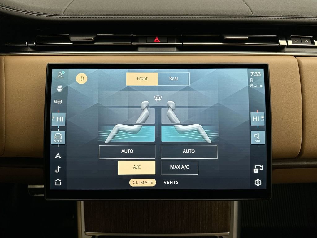 Used 2025 Land Rover Range Rover SE image 25