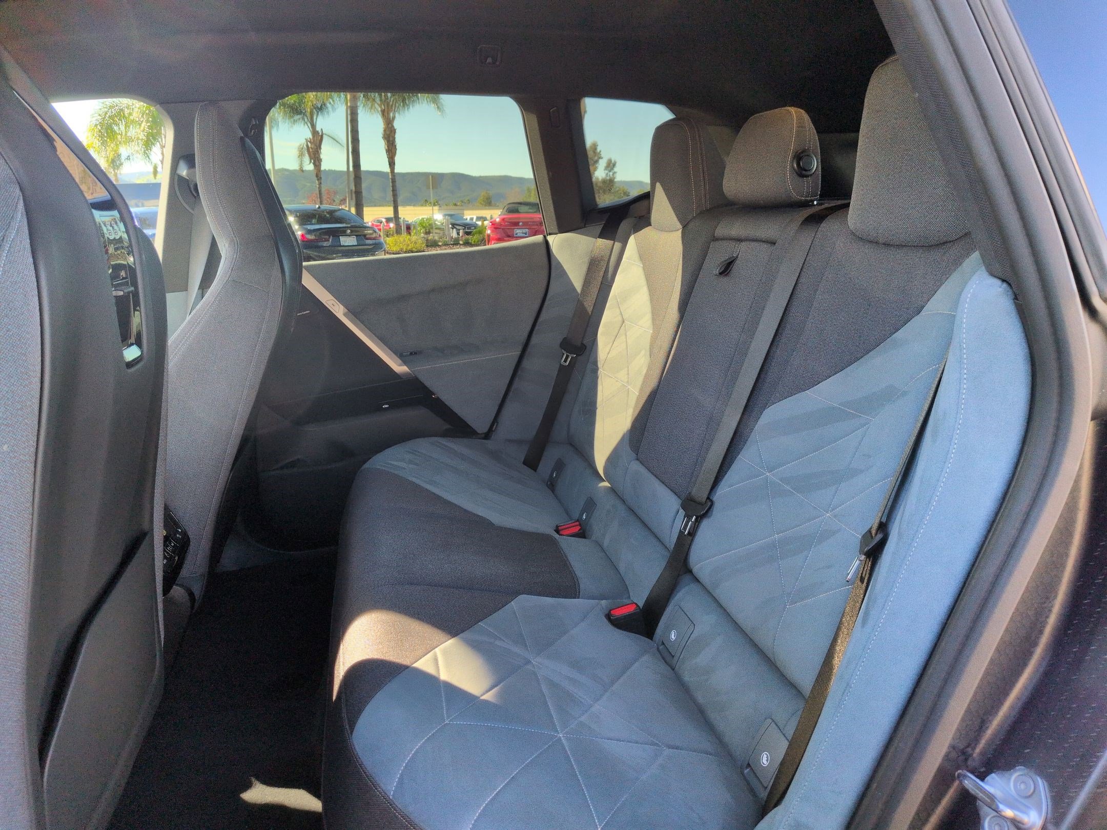 Used 2022 BMW iX xDrive50 w/ Premium Package image 31