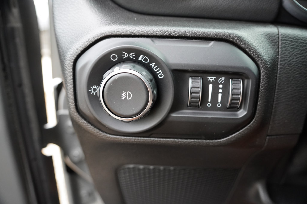 Certified 2020 Jeep Wrangler Unlimited Sahara AWD/4WD image 23