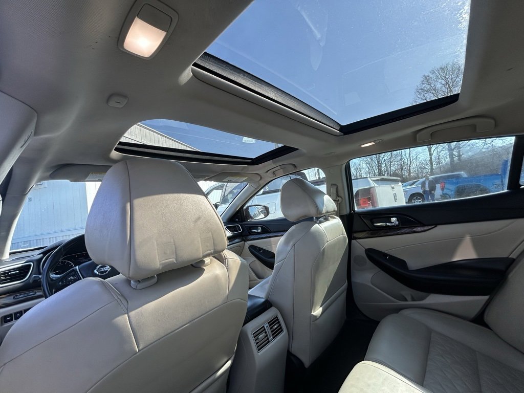 Used 2017 Nissan Maxima Platinum image 26