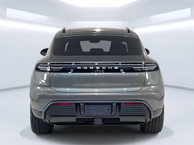 New 2026 Porsche Macan 4 Electric image 8