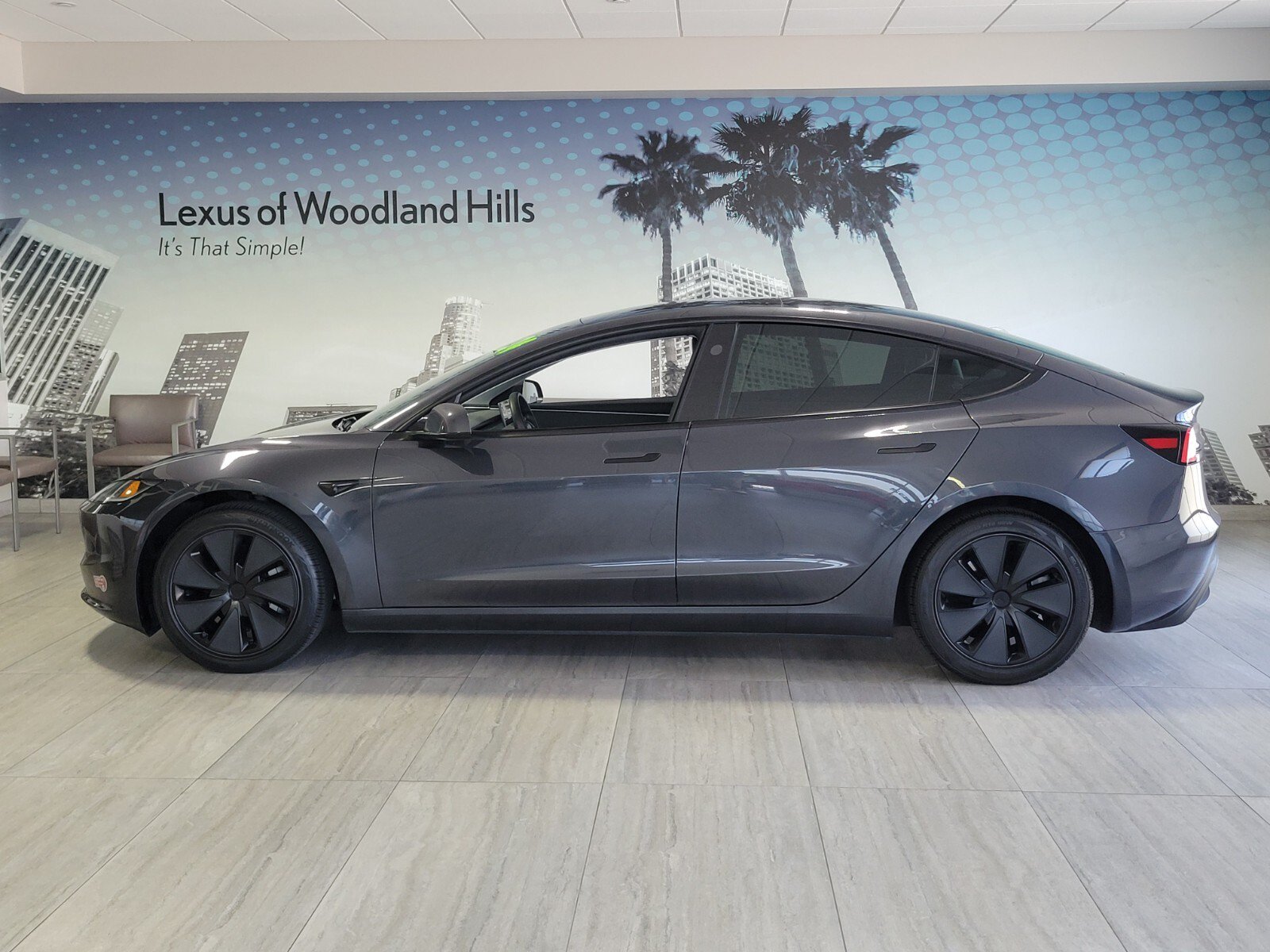 Used 2024 Tesla Model 3 Standard Range RWD image 2