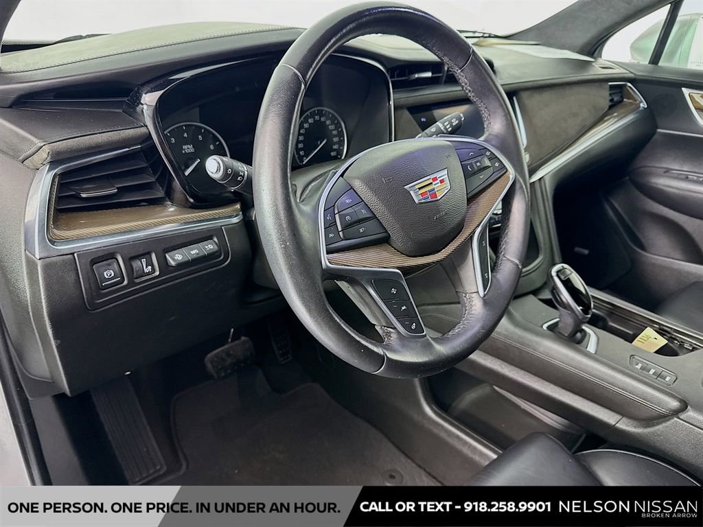 Used 2017 Cadillac XT5 Platinum AWD/4WD image 9