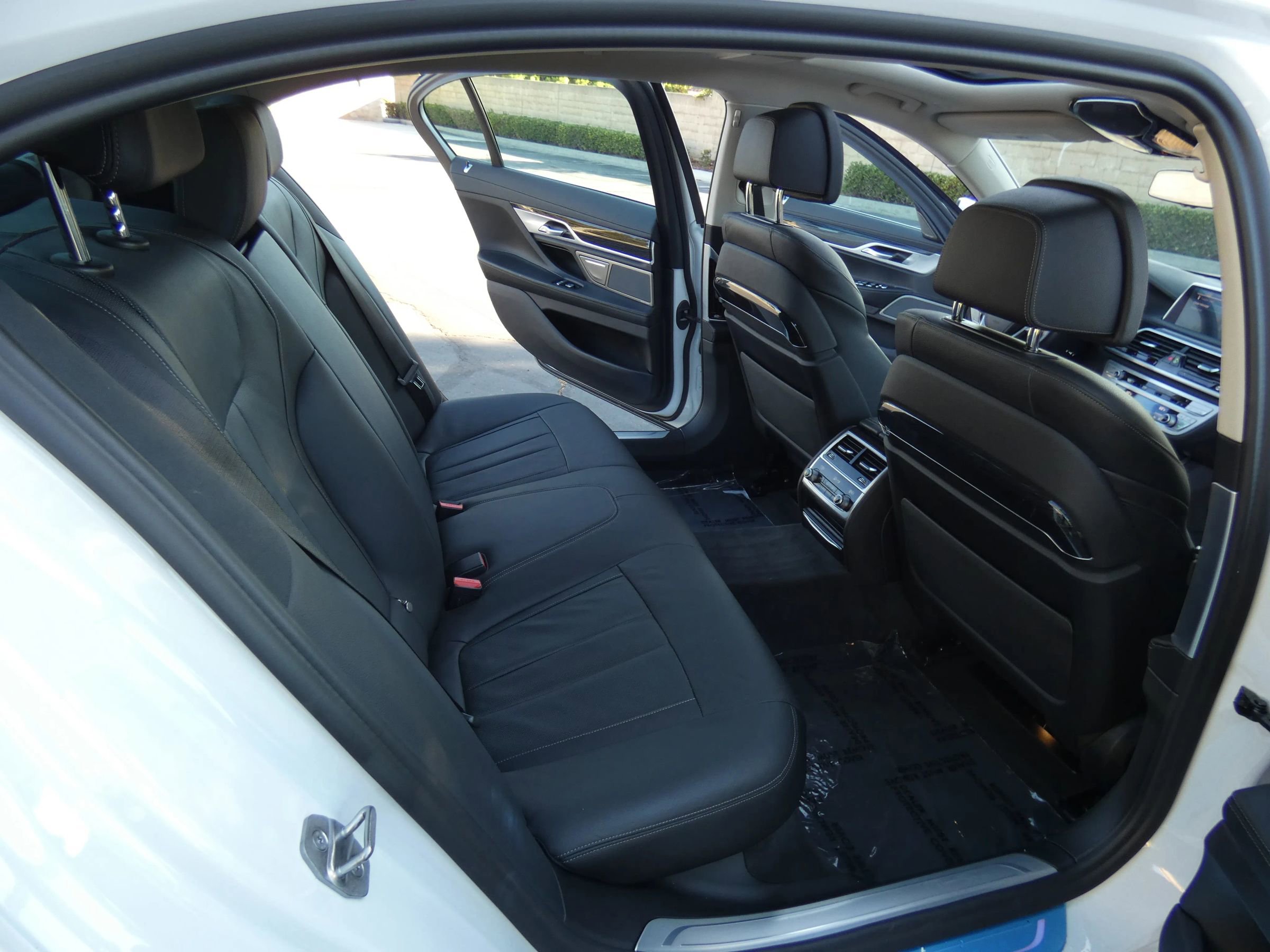 Used 2022 BMW 745e xDrive image 37