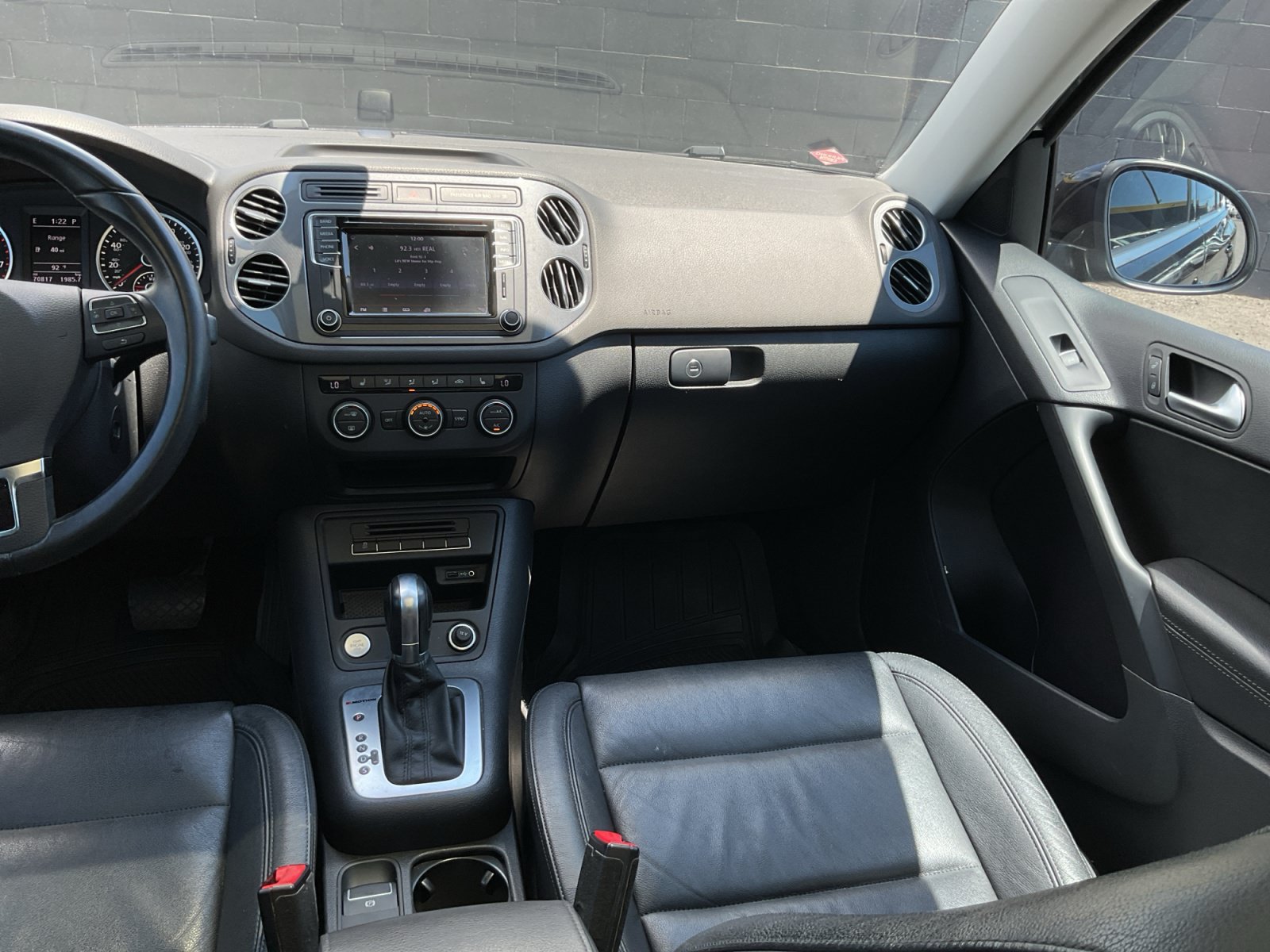 Used 2017 Volkswagen Tiguan Sport AWD/4WD image 16
